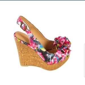 Covington Wedge Sandal - Size 8M